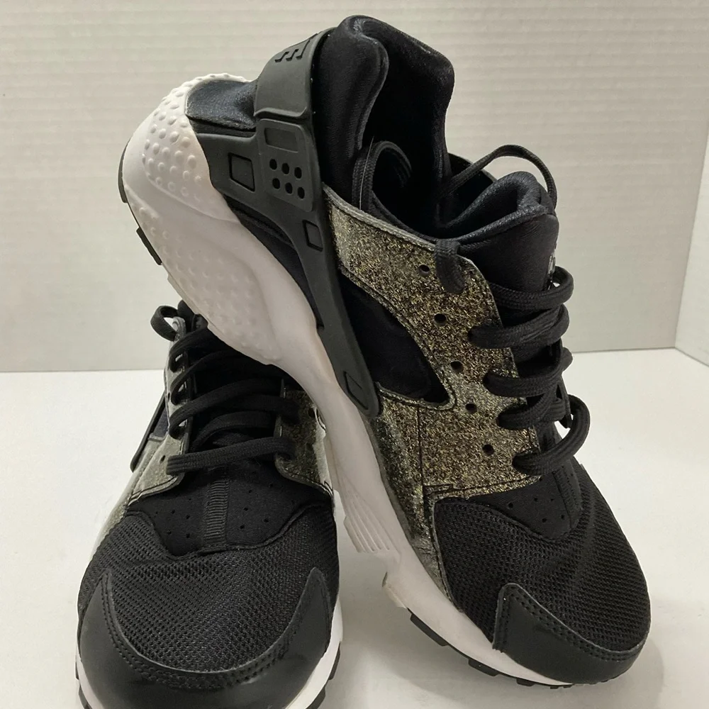 Nike Huaraches Black and Gold girls
